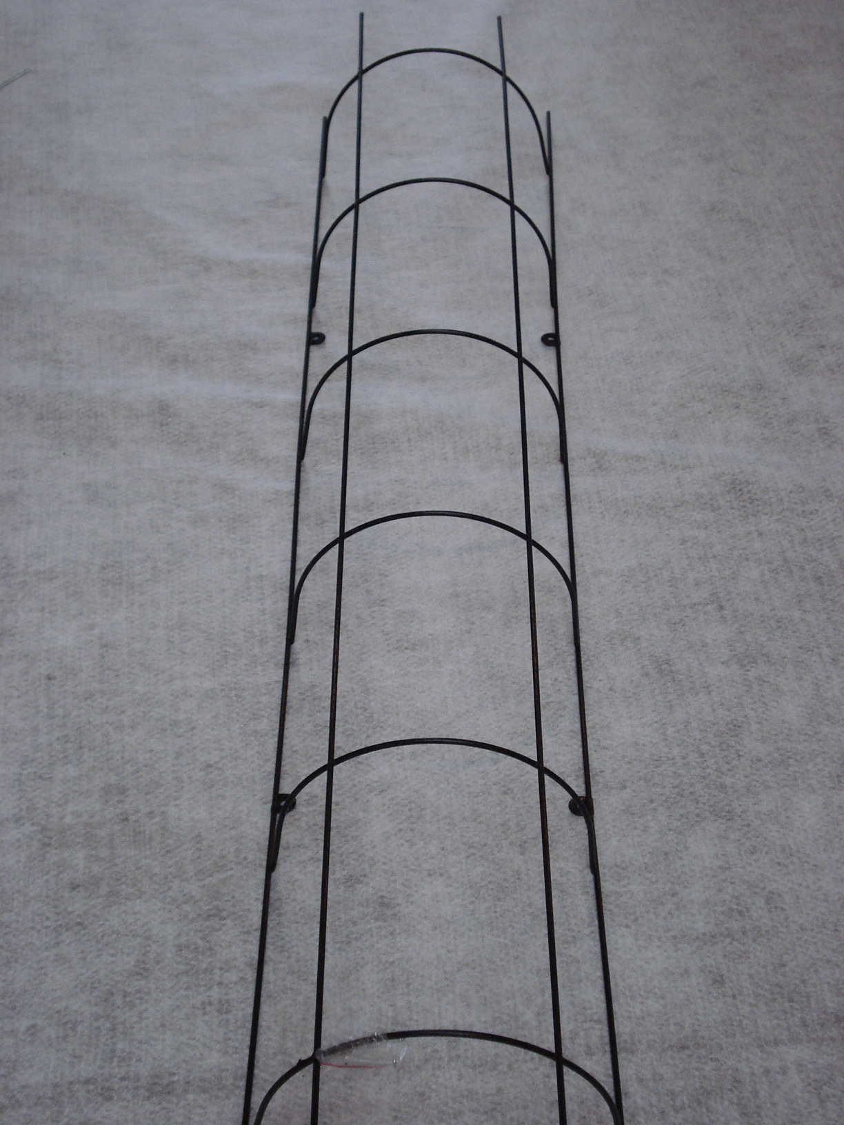 Plantesøjler, rosenbuer, espalier, obelisker og blomster borde Hvidt espalier