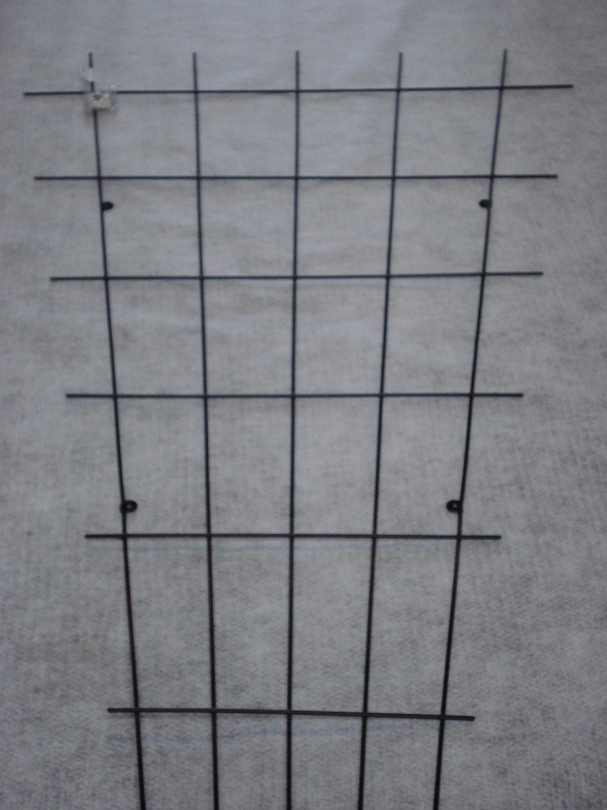 Plantesøjler, rosenbuer, espalier, obelisker og blomster borde Hvidt espalier